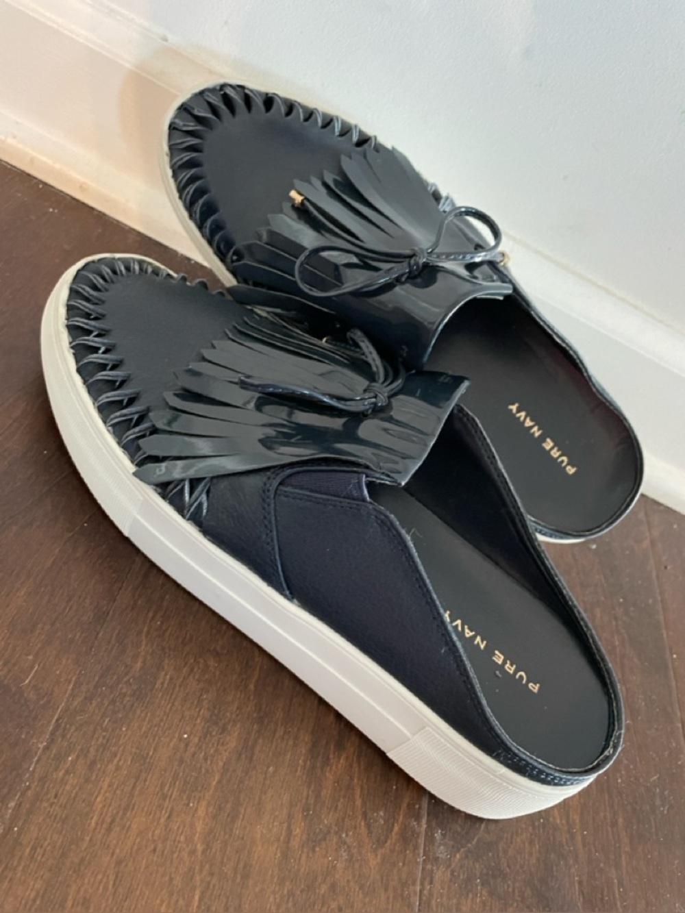 J Slide Pure Navy Amora SlipOn Sneaker Loafers Size 8 Preppy-Athleisure Coastal